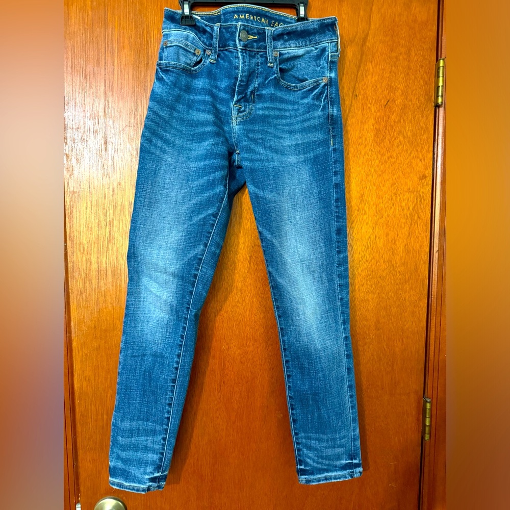 28x28 American Eagle jeans.